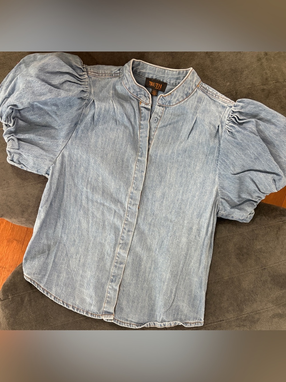 TRUTH by Republic Top Light Denim Puff-Sleeve Short Sleeve No Collar Buttonfront